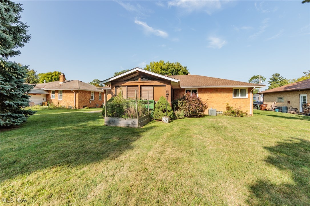 5445 Hauserman Road Cleveland, OH 44130 - Photo 3 of 45