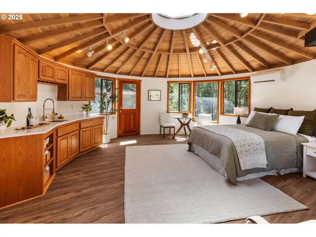 $885,000 | 80926 Turkey Run Road, Creswell, OR 97426