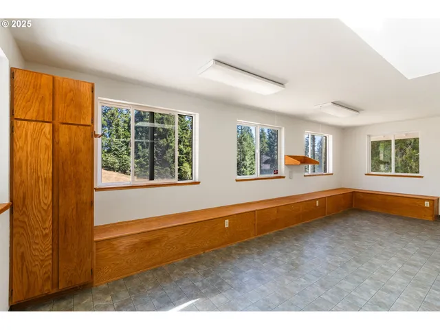 $885,000 | 80926 Turkey Run Road, Creswell, OR 97426