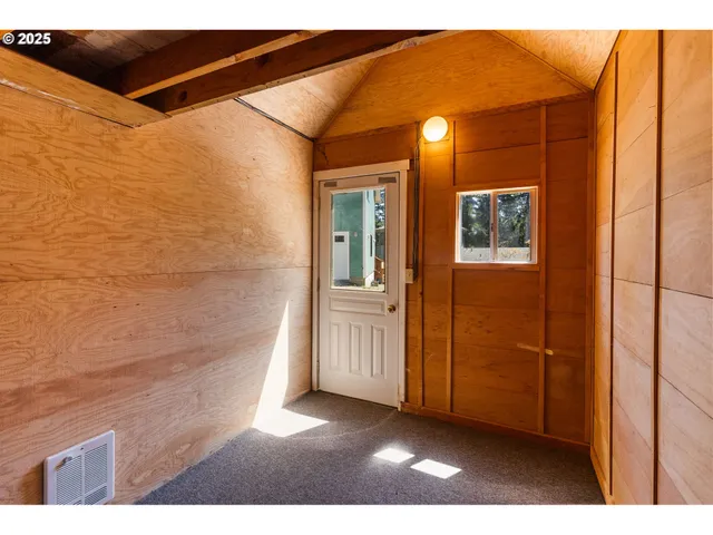 $885,000 | 80926 Turkey Run Road, Creswell, OR 97426