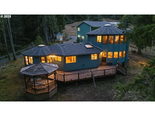 $885,000 | 80926 Turkey Run Road, Creswell, OR 97426