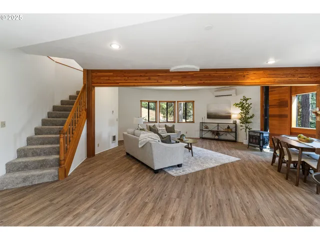 $885,000 | 80926 Turkey Run Road, Creswell, OR 97426