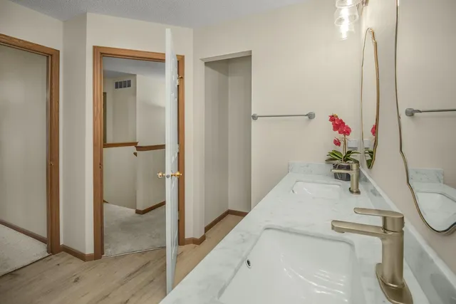 $260,000 | 1562 Liberty Circle, Shakopee, MN 55379