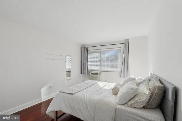 $1,750 | 2101-17 Chestnut Street, Unit 1412, Philadelphia, PA 19103