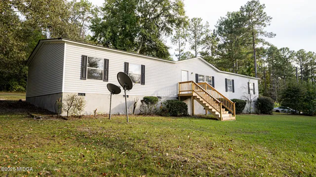 a front view of house with yard