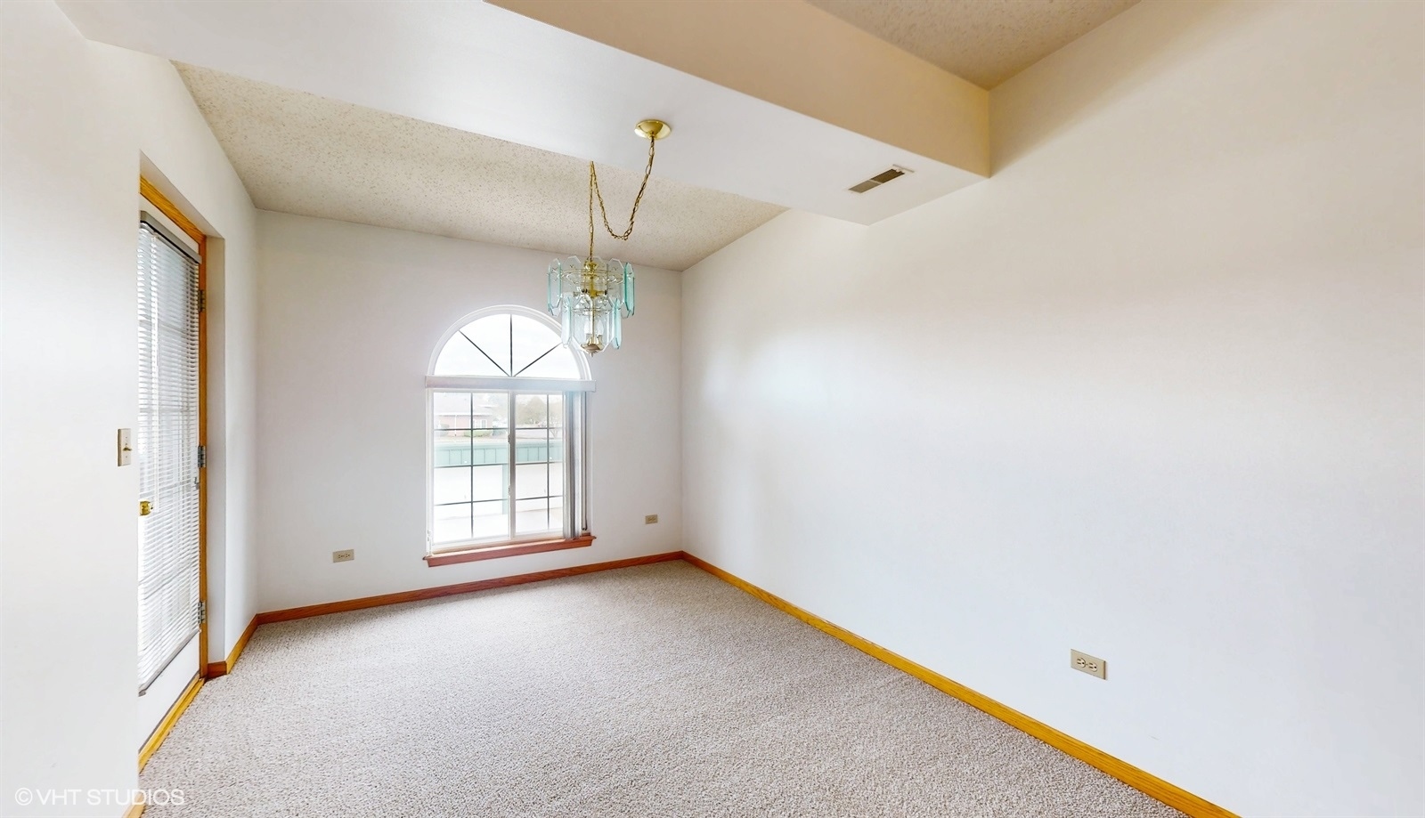 2851 West Heritage Drive, Unit 2C Joliet, IL 60435 - Photo 6 of 23 an empty room with windows