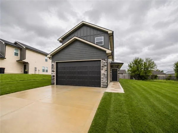 708 Mahogany Court, Warrensburg, MO 64093
