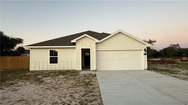 a front view of house with garage and yard
