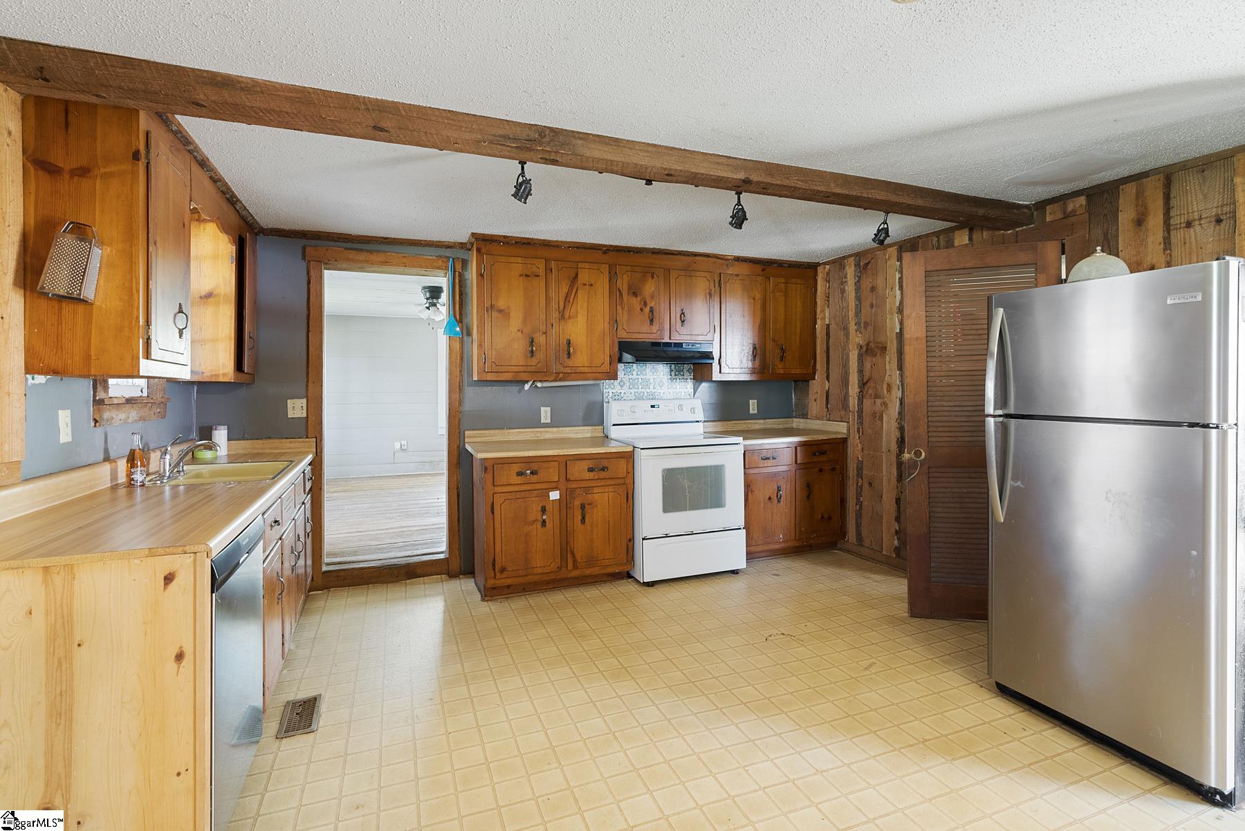 3859 Pennington Road Greer, SC 29651 - Photo 5 of 15