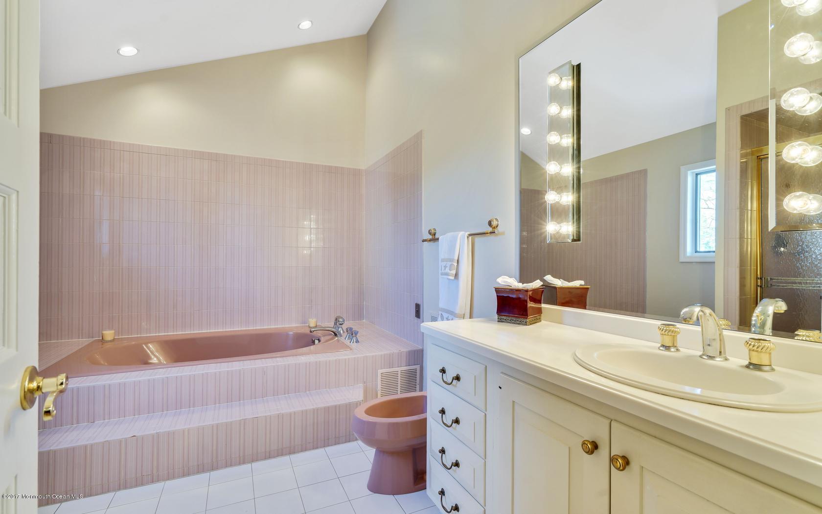 25 Muncy Drive West Long Branch, NJ 07764 - Photo 33 of 59 44