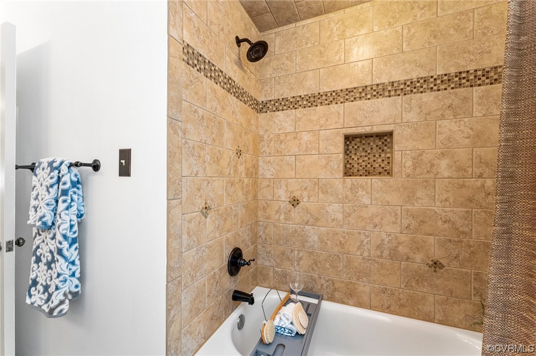 3820 Dunleith Terrace Midlothian, VA 23113 - Photo 35 of 48 a bathroom with a bathtub and shower