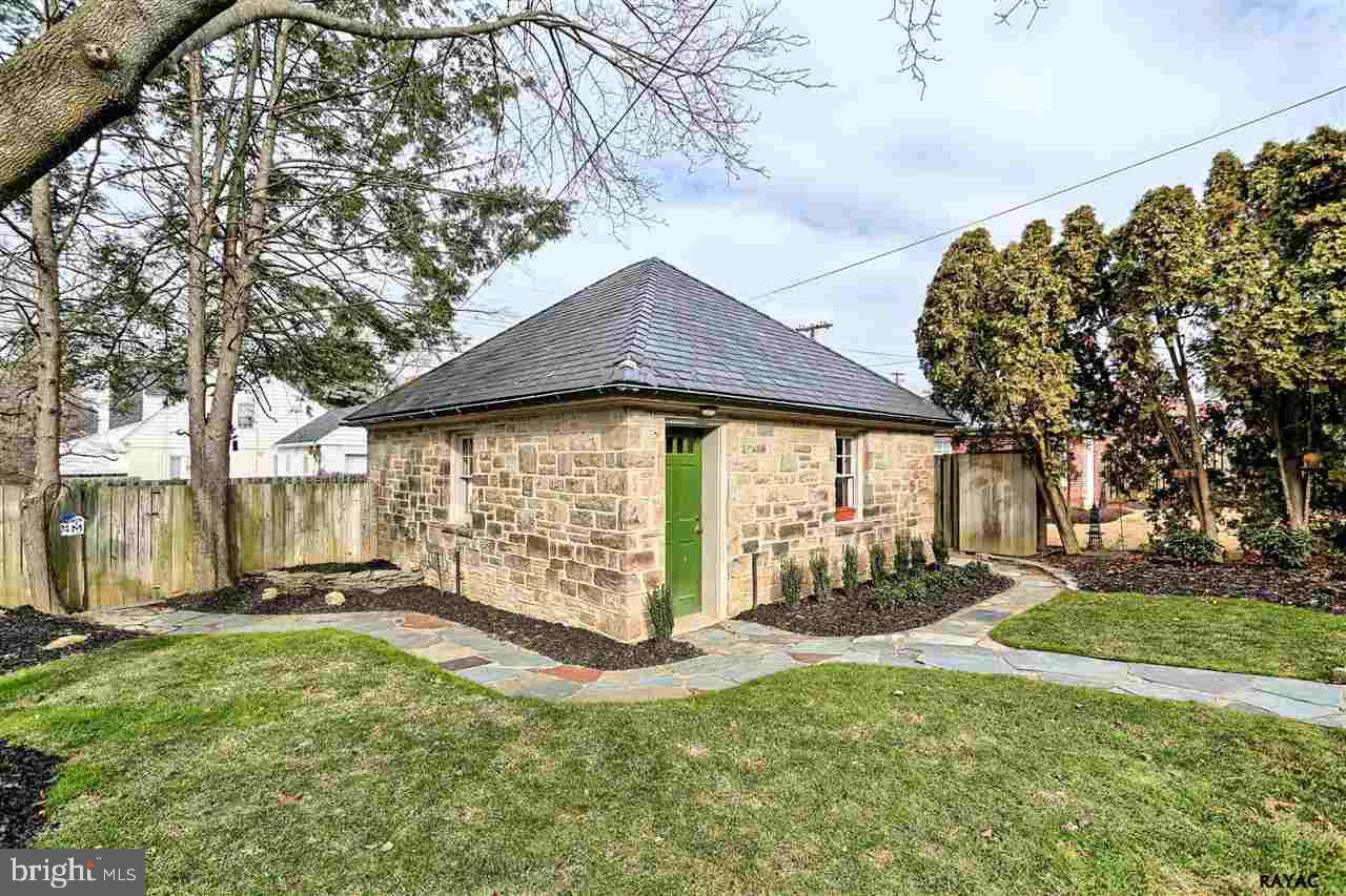181 Irving Road York, PA 17403 - Photo 8 of 36 Gallery Image 8