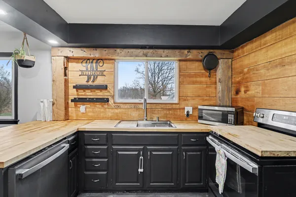 $374,900 | 10060 S Drive South, Union City, MI 49094