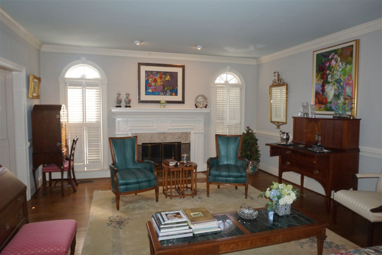 3330 Ridgecrest Court Raleigh, NC 27607 - Photo 8 of 25 Living Room