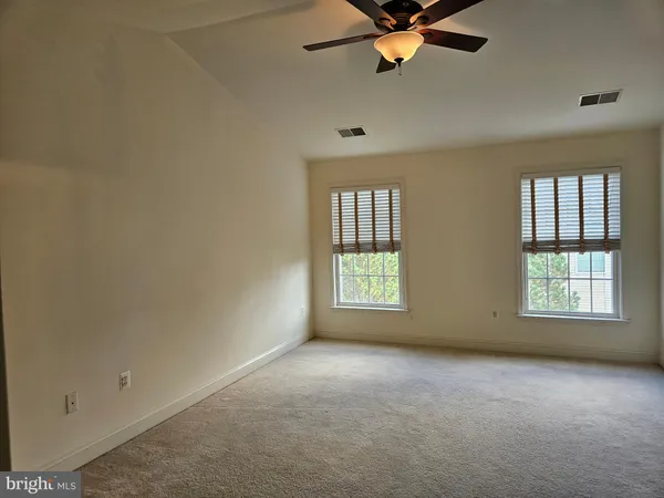 $3,100 | 25860 Commons Square, Chantilly, VA 20152