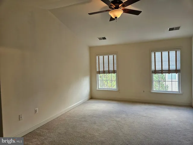 $3,000 | 25860 Commons Square, Chantilly, VA 20152