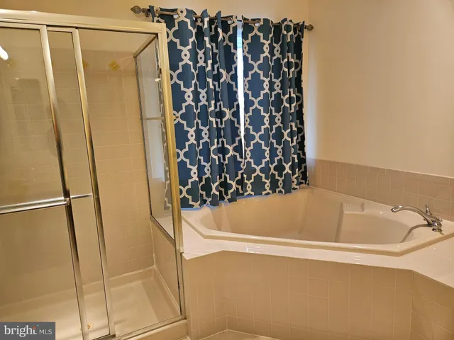 $3,000 | 25860 Commons Square, Chantilly, VA 20152