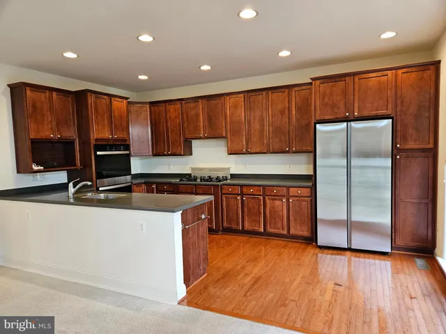 $3,000 | 25860 Commons Square, Chantilly, VA 20152