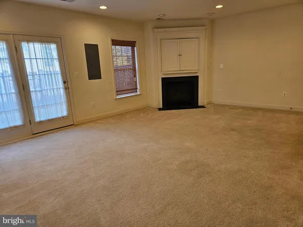 $3,100 | 25860 Commons Square, Chantilly, VA 20152