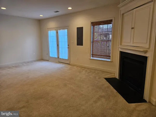 $3,100 | 25860 Commons Square, Chantilly, VA 20152