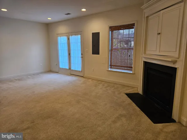 $3,000 | 25860 Commons Square, Chantilly, VA 20152