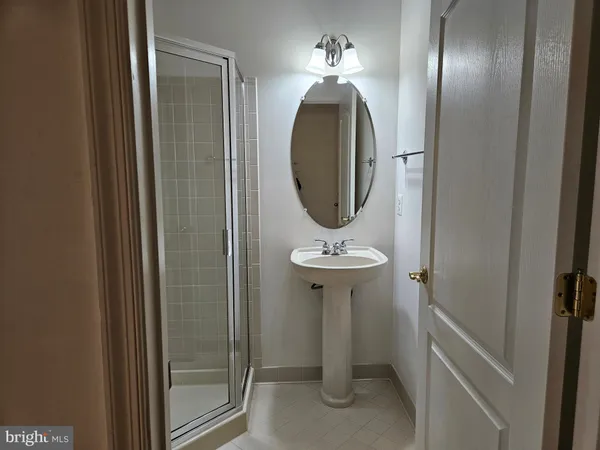 $3,100 | 25860 Commons Square, Chantilly, VA 20152
