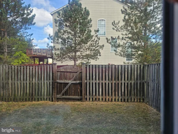 $3,100 | 25860 Commons Square, Chantilly, VA 20152