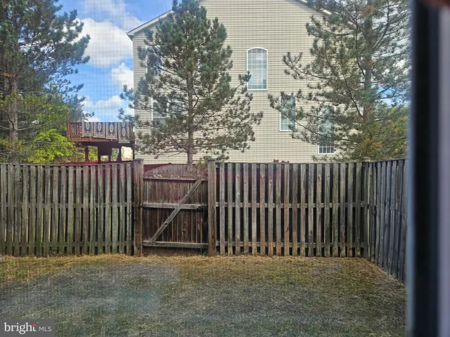 $3,000 | 25860 Commons Square, Chantilly, VA 20152