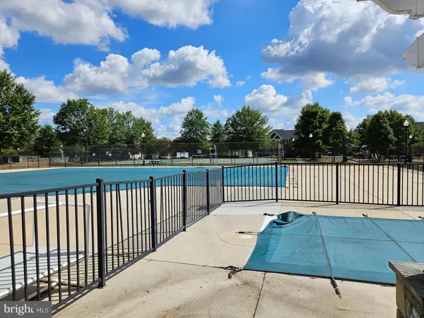 $3,100 | 25860 Commons Square, Chantilly, VA 20152