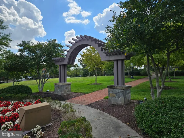 $3,000 | 25860 Commons Square, Chantilly, VA 20152