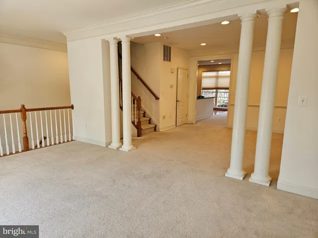 $3,000 | 25860 Commons Square, Chantilly, VA 20152