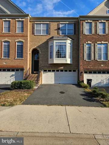 $3,000 | 25860 Commons Square, Chantilly, VA 20152