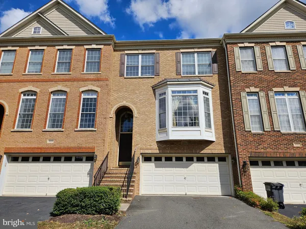 $3,100 | 25860 Commons Square, Chantilly, VA 20152