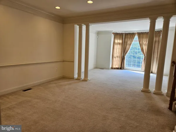 $3,100 | 25860 Commons Square, Chantilly, VA 20152