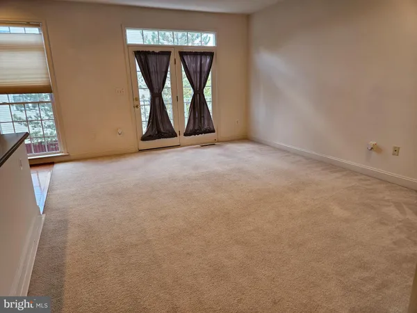 $3,100 | 25860 Commons Square, Chantilly, VA 20152