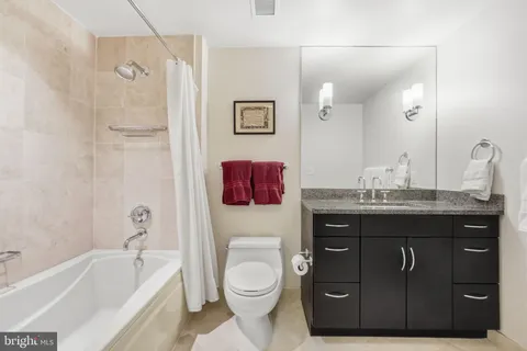 $777,000 | 1111 19th Street North, Unit 2003, Arlington, VA 22209