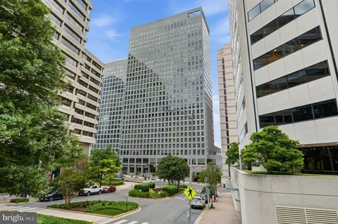 $777,000 | 1111 19th Street North, Unit 2003, Arlington, VA 22209