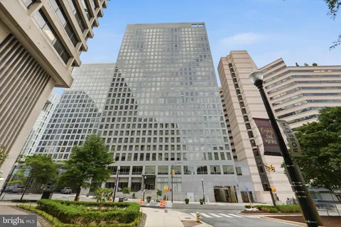 $777,000 | 1111 19th Street North, Unit 2003, Arlington, VA 22209