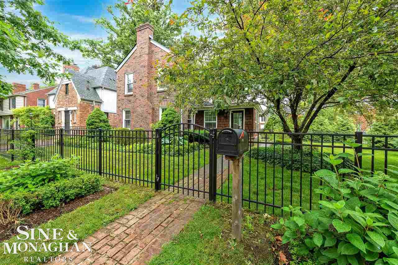 258 McMillan Road Grosse Pointe Farms, MI 48236 - Photo 2 of 41