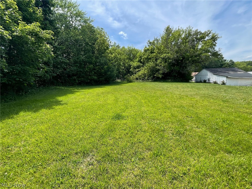 Massillon Road Akron, OH 44312 - Photo 2 of 8 2+ acre Massillon Rd. in Springfield Township ... with exposure to nearly 11,000 cars every day!