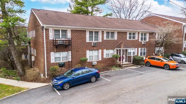 $282,000 | 100 Pierson Miller Drive, Unit E9, Pompton Lakes, NJ 07442