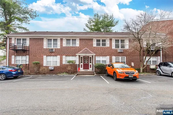 $282,000 | 100 Pierson Miller Drive, Unit E9, Pompton Lakes, NJ 07442