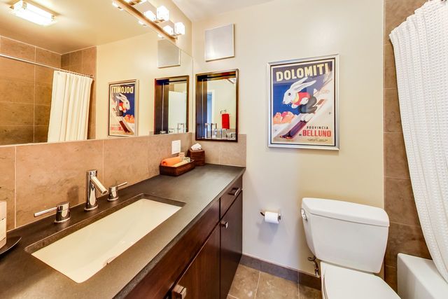 5733 North Sheridan Road, Unit 16B Chicago, IL 60660 - Photo 20 of 27 a bathroom with a toilet a sink and a mirror