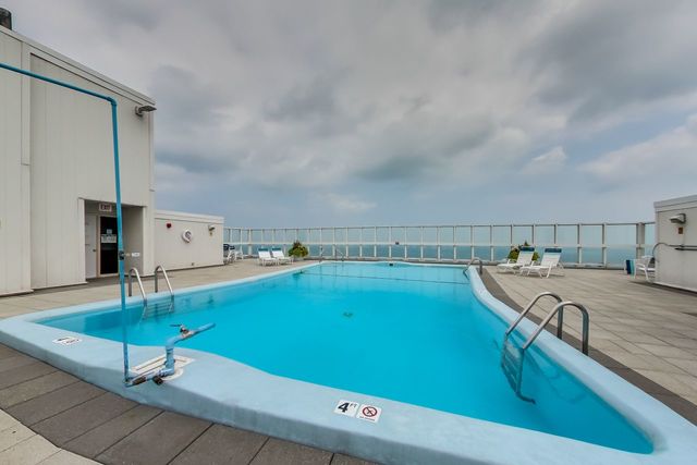 5733 North Sheridan Road, Unit 16B Chicago, IL 60660 - Photo 22 of 27 a view of a swimming pool