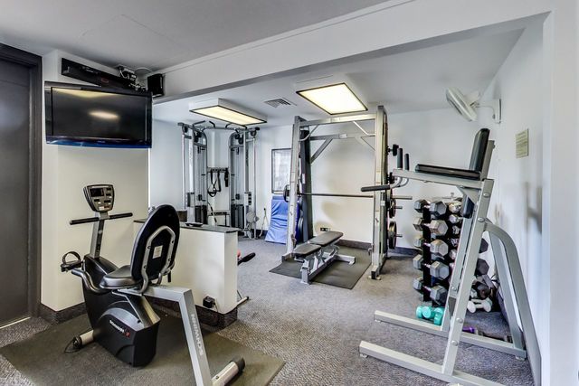 5733 North Sheridan Road, Unit 16B Chicago, IL 60660 - Photo 23 of 27 a view of a room with gym equipment