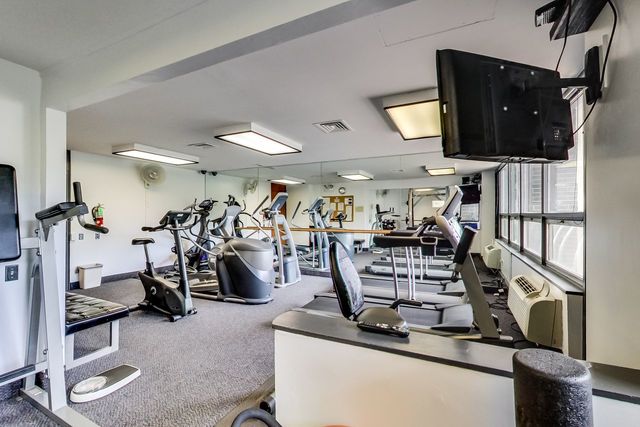 5733 North Sheridan Road, Unit 16B Chicago, IL 60660 - Photo 24 of 27 a view of a room with gym equipment