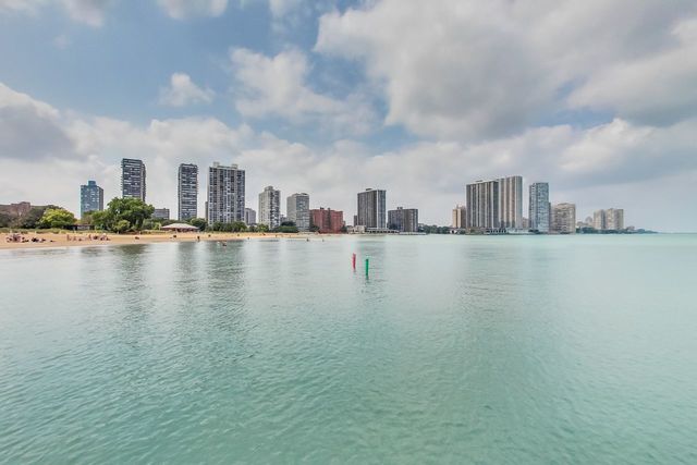 5733 North Sheridan Road, Unit 16B Chicago, IL 60660 - Photo 26 of 27 a view of a city with lake