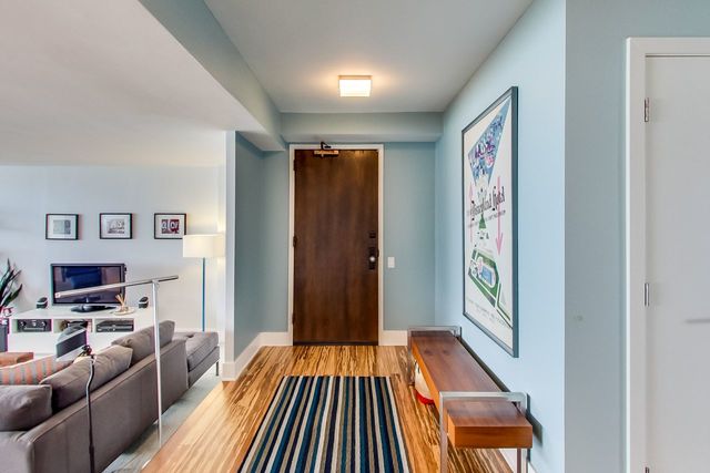 5733 North Sheridan Road, Unit 16B Chicago, IL 60660 - Photo 4 of 27 a hallway with furniture and wooden floor