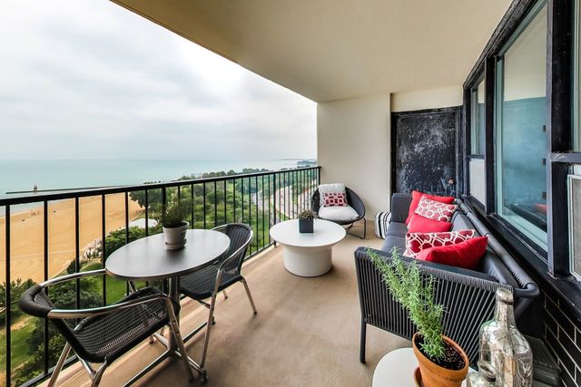 5733 North Sheridan Road, Unit 16B Chicago, IL 60660 - Photo 8 of 27 a outdoor space with furniture and garden view