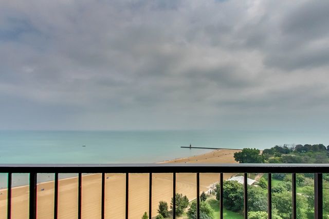5733 North Sheridan Road, Unit 16B Chicago, IL 60660 - Photo 9 of 27
